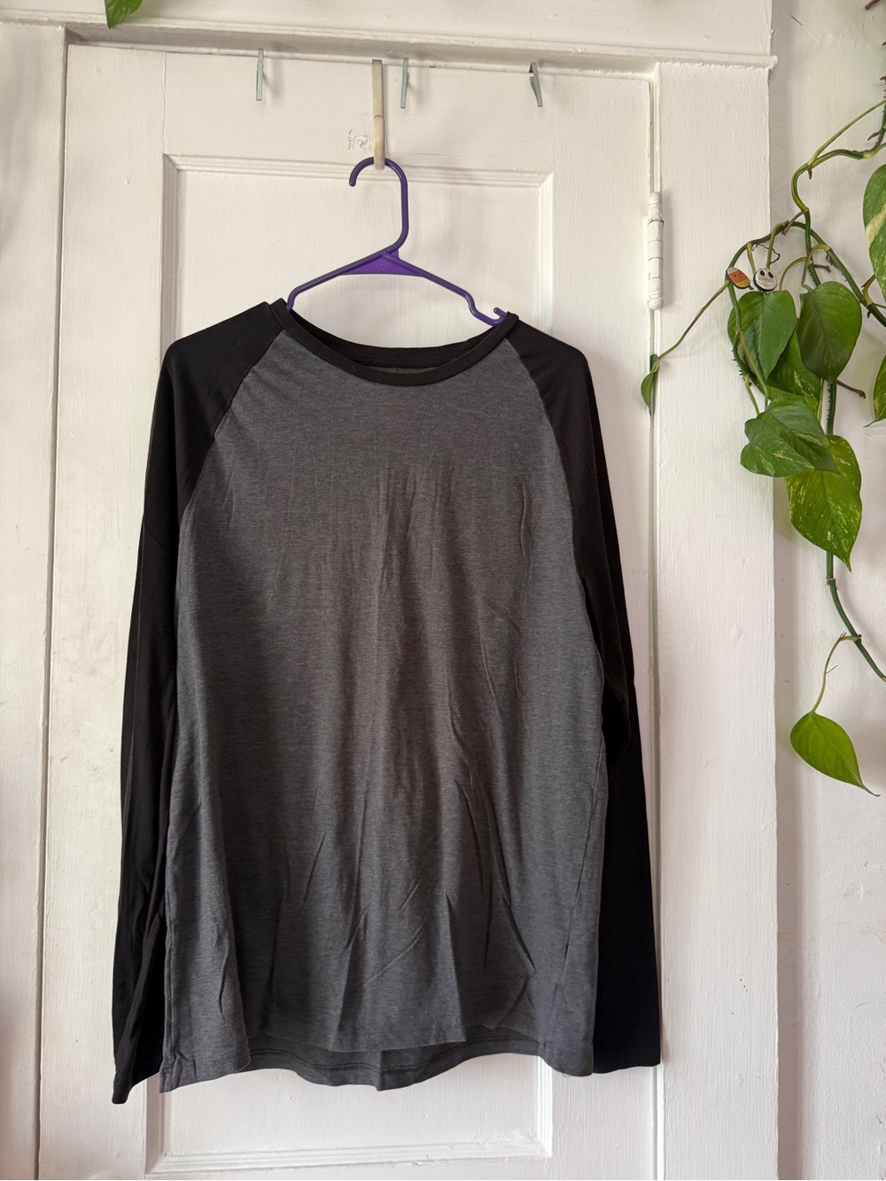 Old Navy Men's Long-Sleeve Raglan Tee in Charcoal and Black soft washed